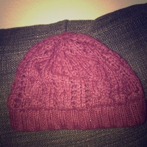 American Eagle burgundy beanie